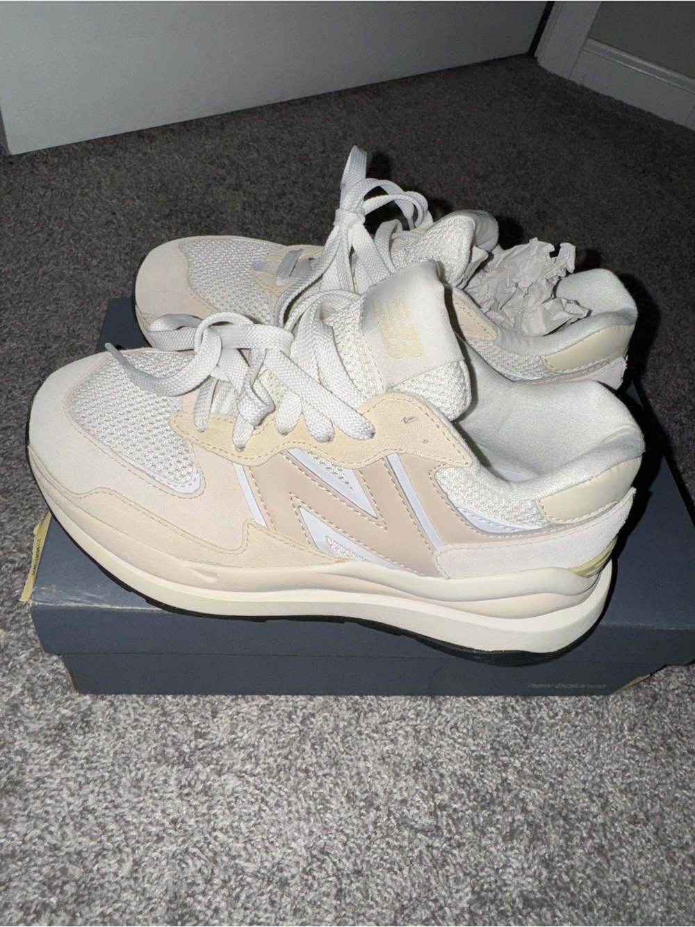 nib NEW BALANCE WMNS 57/40 'SEA SALT' sz 5